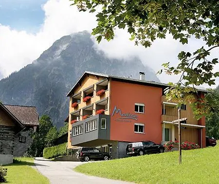Apartahotel Garni Madrisa 3*