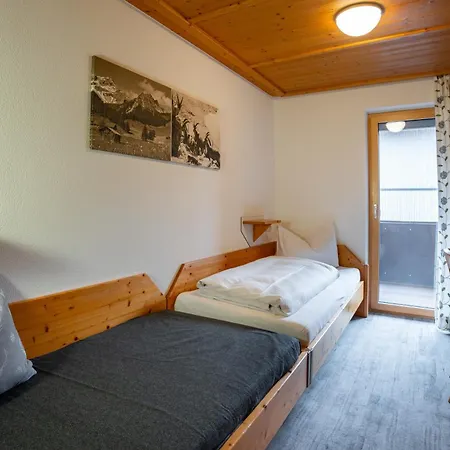 Apartahotel Garni Madrisa 3*