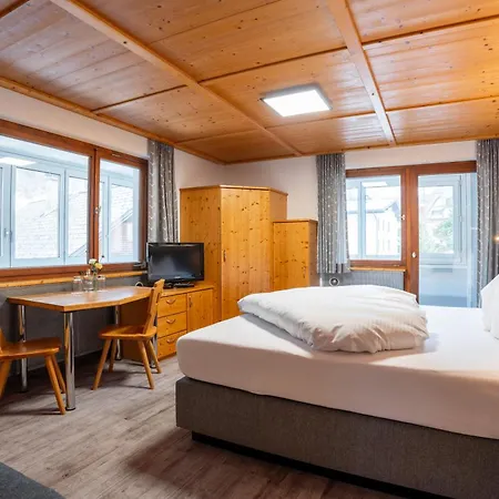 Apartahotel Garni Madrisa 3*